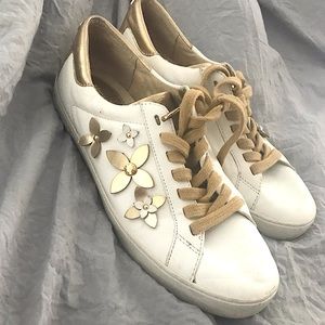 Used Michael Kors Women's Shoes Lola Leather Sneaker Size 9.5M White/Gold Flower